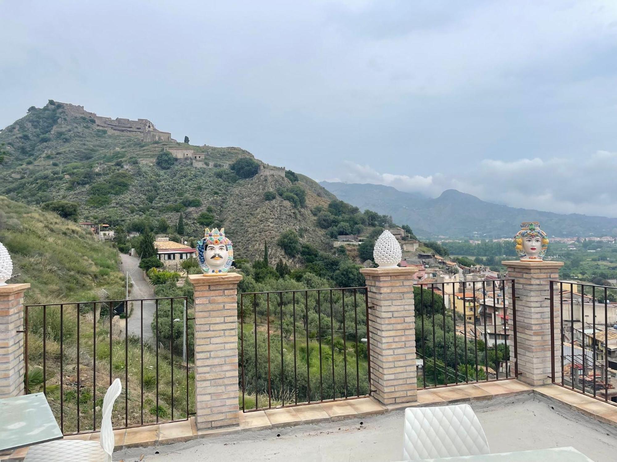 Bed And Relax-Il Maniero Bed & Breakfast Calatabiano Exterior photo