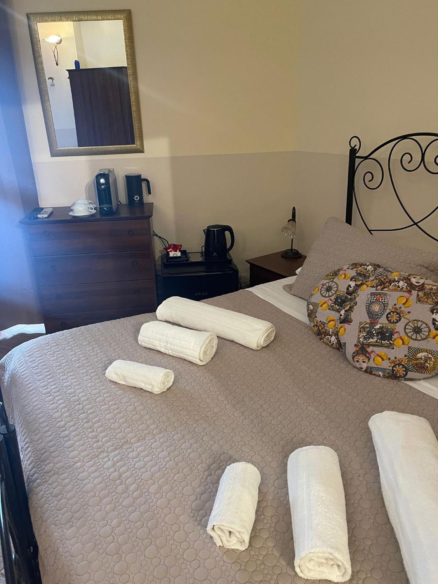 Bed And Relax-Il Maniero Bed & Breakfast Calatabiano Exterior photo