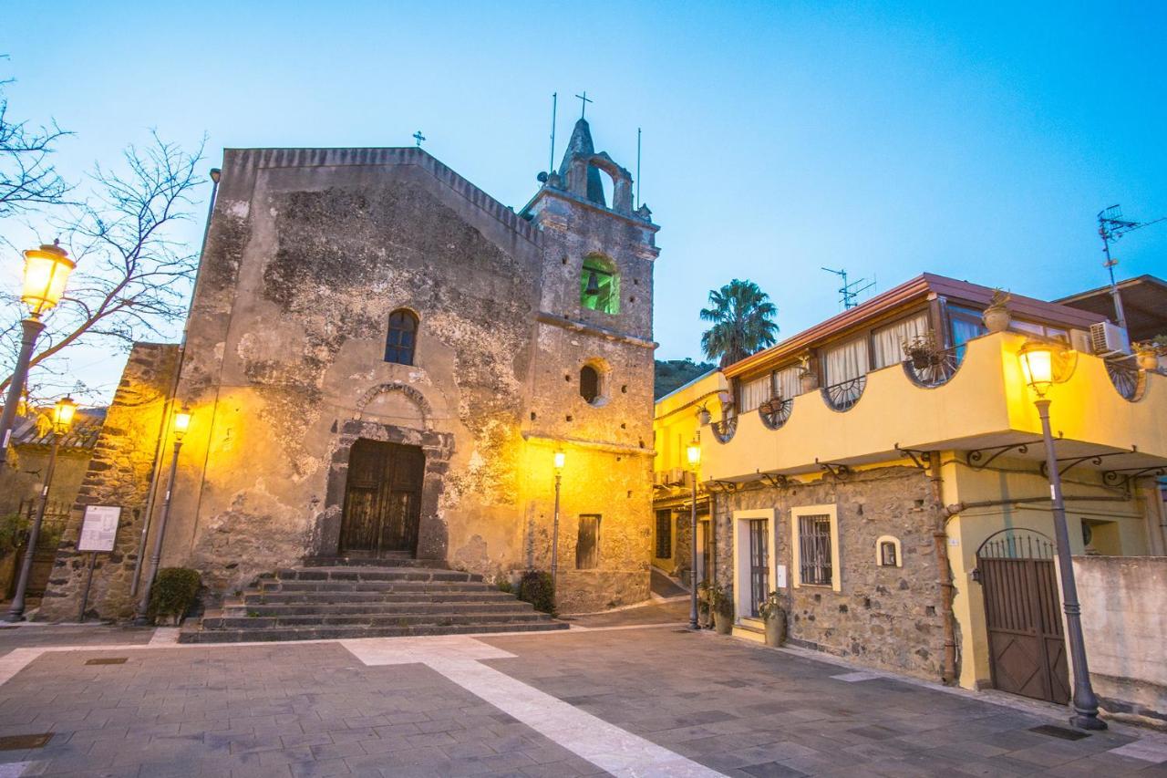 Bed And Relax-Il Maniero Bed & Breakfast Calatabiano Exterior photo